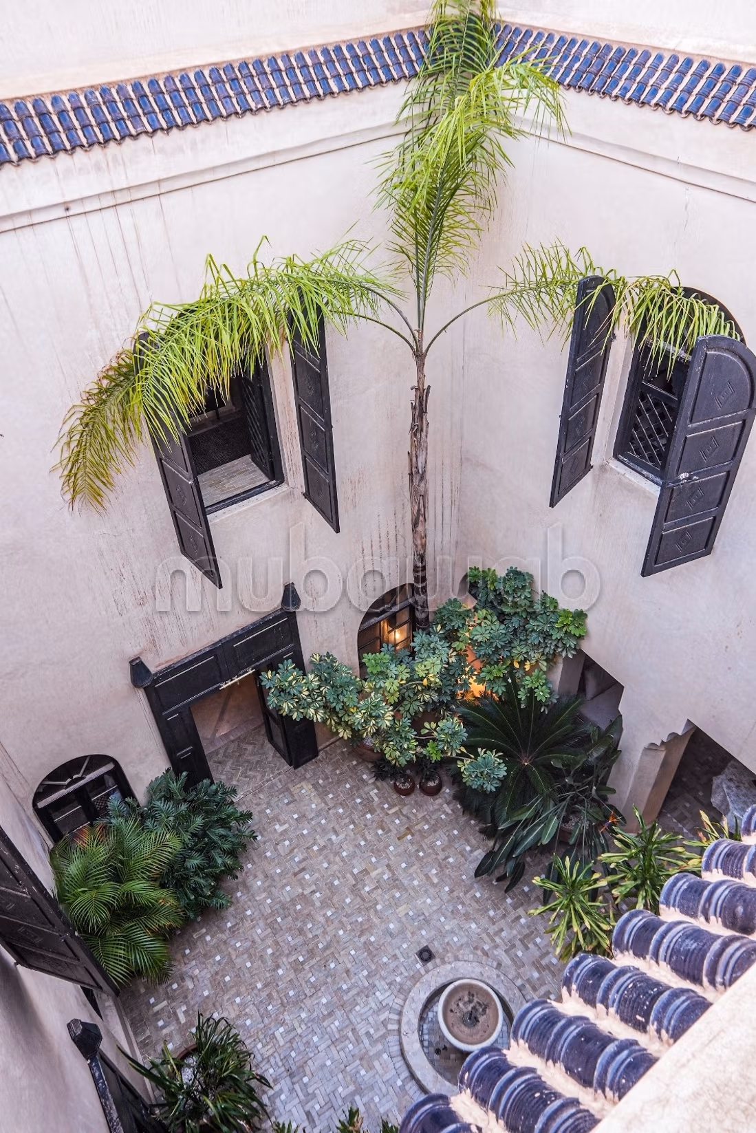 Titled 4 bedroom Riad Against Bahia Palace garden