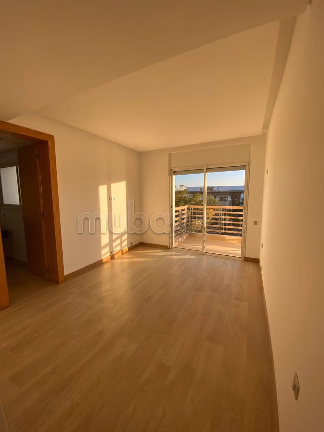 Villa de luxe à louer à Ville Verte. 
Superficie 600 m². 
Tout confort avec cheminée et climatisation