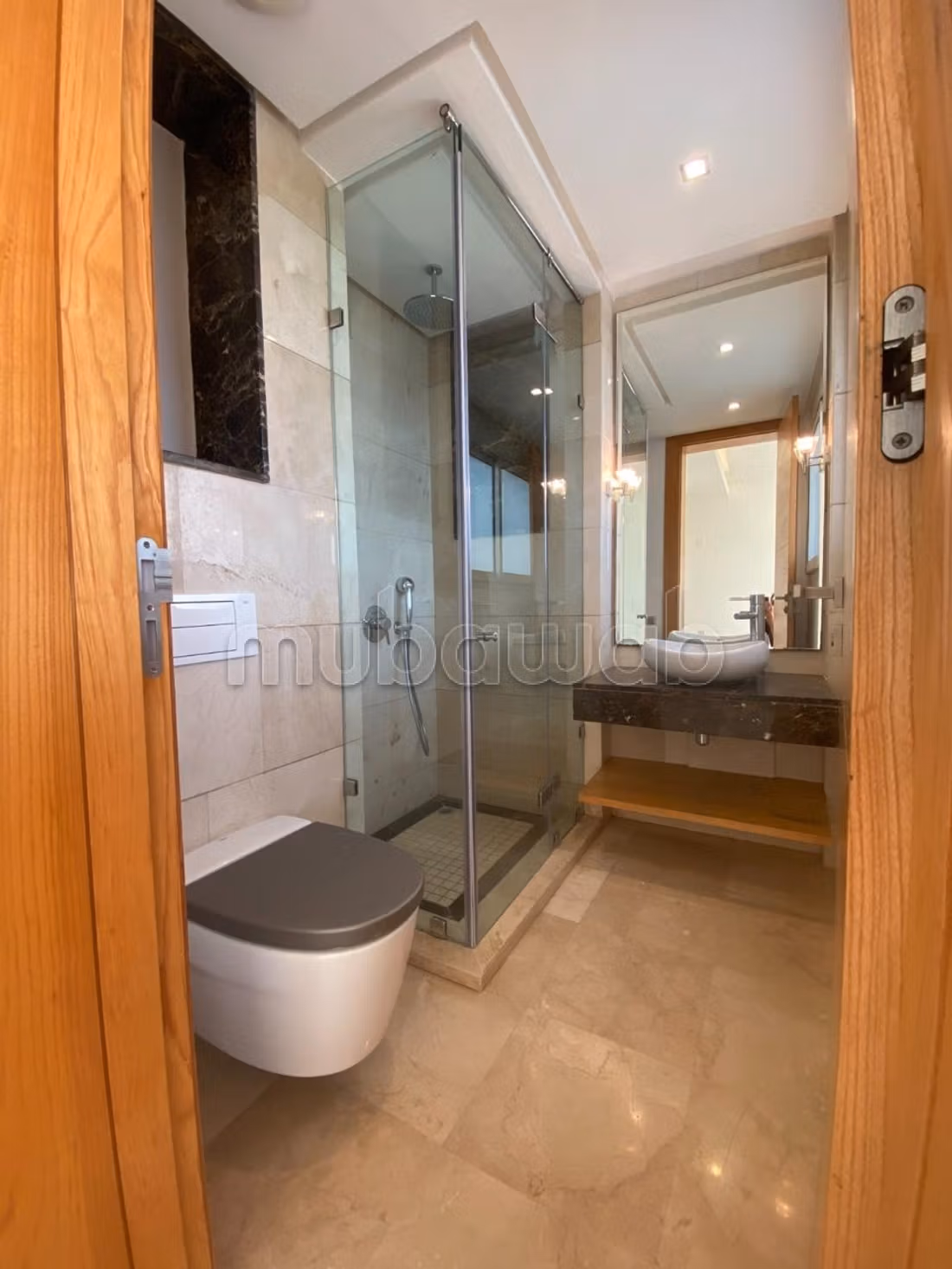 Villa de luxe à louer à Ville Verte. 
Superficie 600 m². 
Tout confort avec cheminée et climatisation
