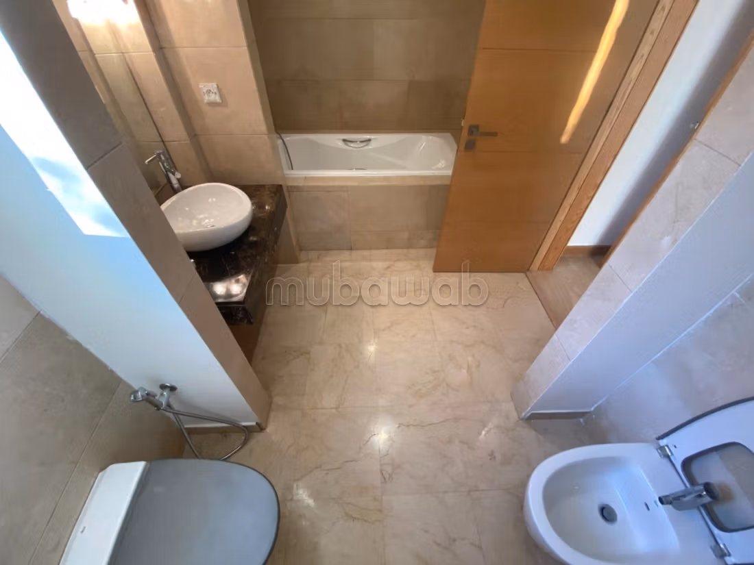 Villa de luxe à louer à Ville Verte. 
Superficie 600 m². 
Tout confort avec cheminée et climatisation