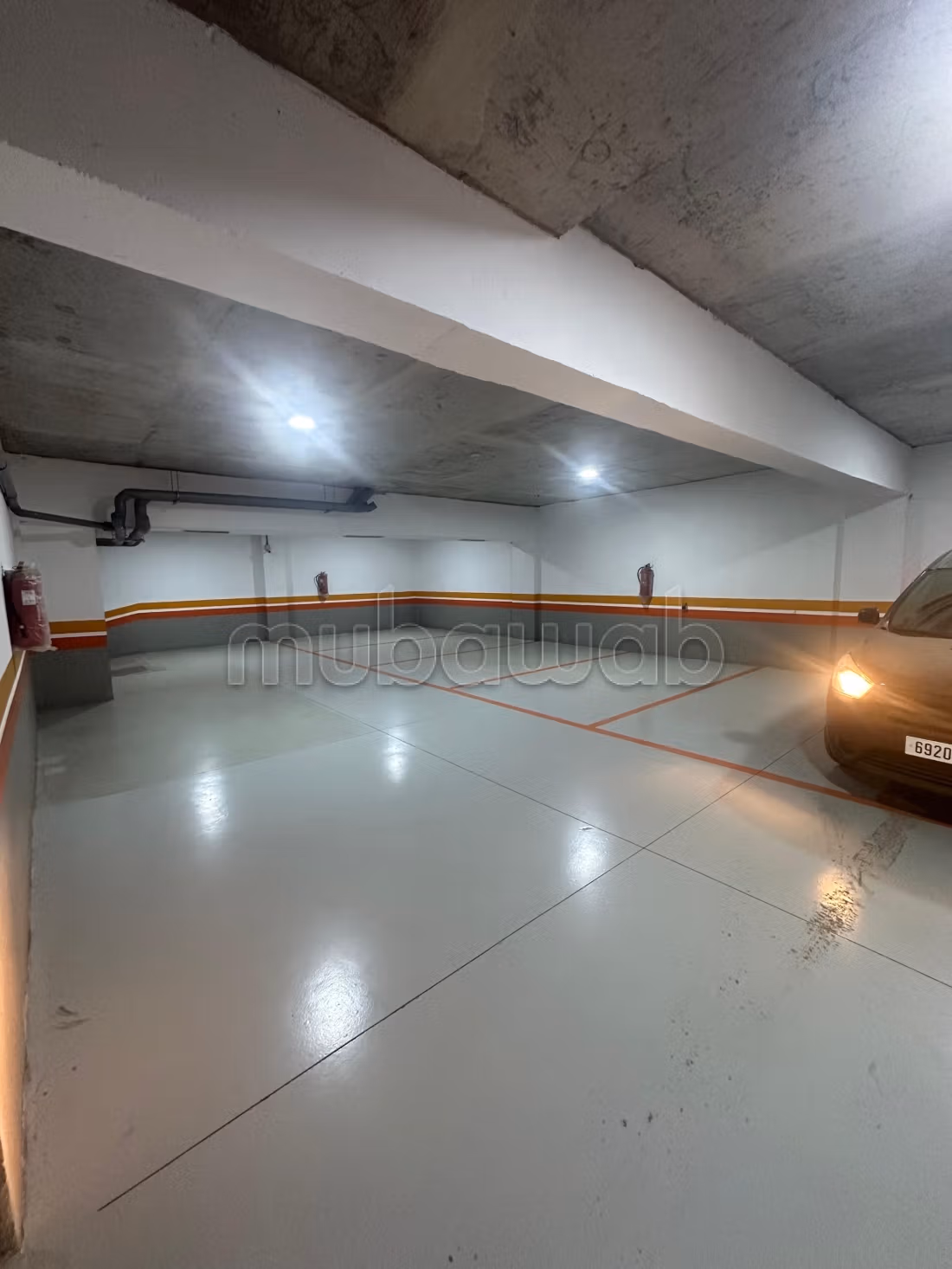 Location de bureaux à Anassi. 
Surface de 66 m². 
Avec ascenseur et terrasse