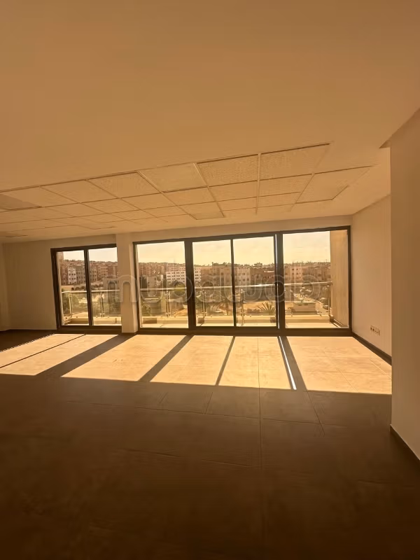 Office for rent in Anassi. Area of 66 m². With elevator and terrace