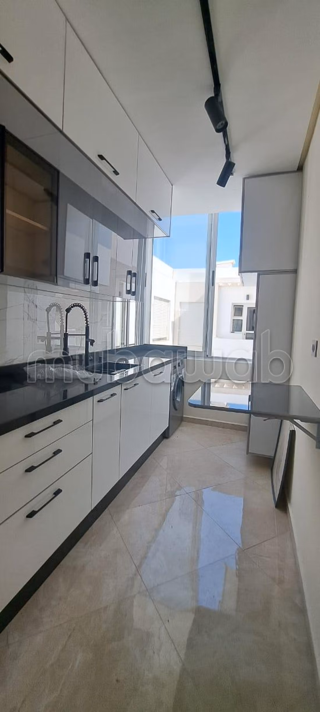 Apartment for sale in Sidi Rahal Chatai. 3 comfortable rooms. Satellite dish, secure residence