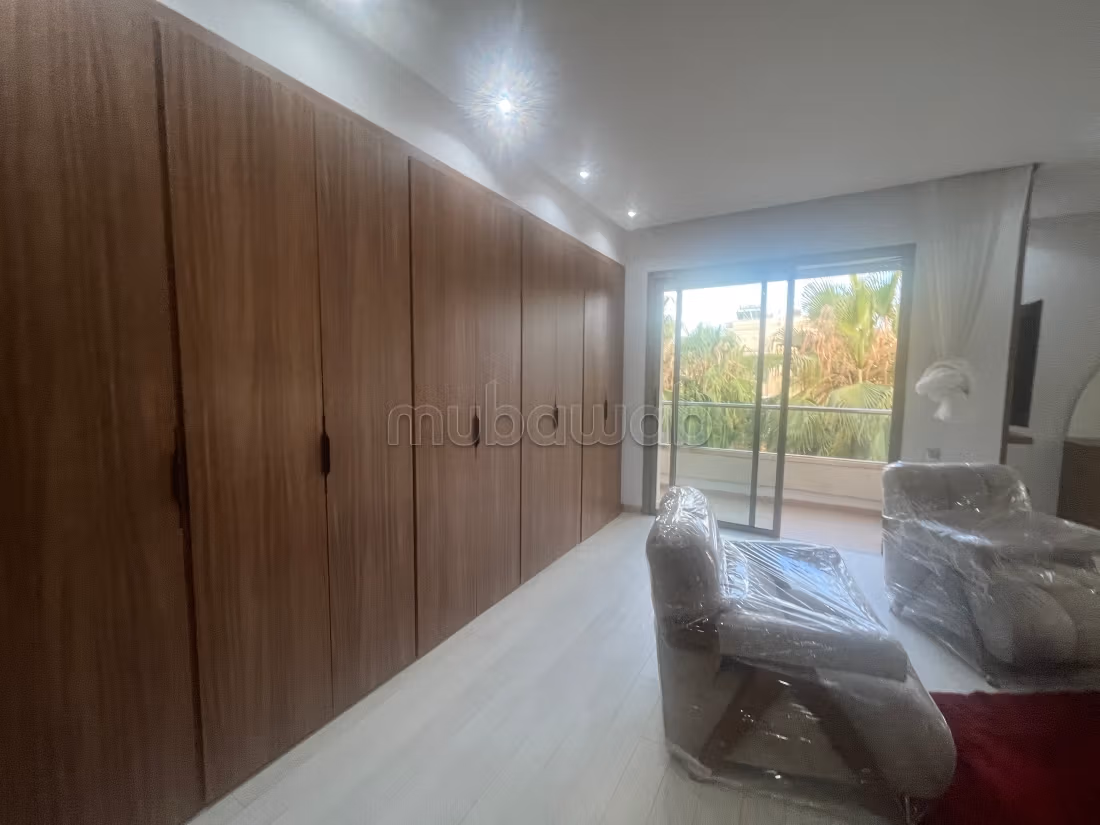 À 8 min du morocco, vente villa de 360 m2 avec piscine, dans résidence gardée et sécurisée