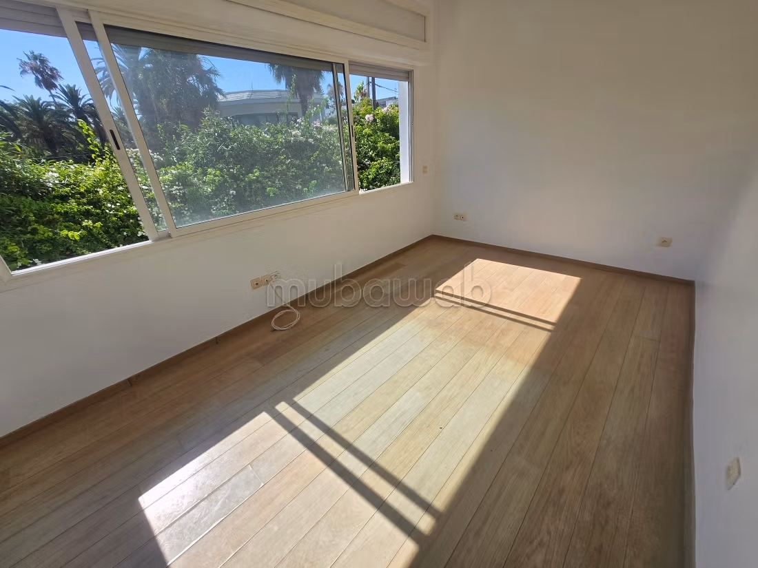 Luxury house for rent in Ain Diab. 3 comfortable bedrooms. All comforts with swimming pool and fireplace