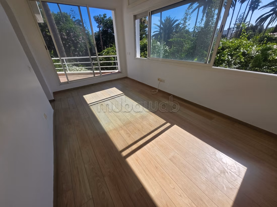 Luxury house for rent in Ain Diab. 3 comfortable bedrooms. All comforts with swimming pool and fireplace