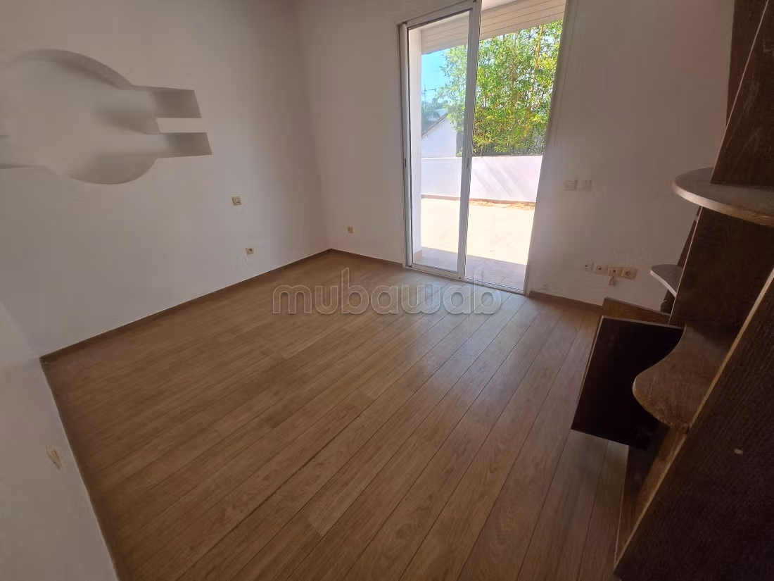 Luxury house for rent in Ain Diab. 3 comfortable bedrooms. All comforts with swimming pool and fireplace