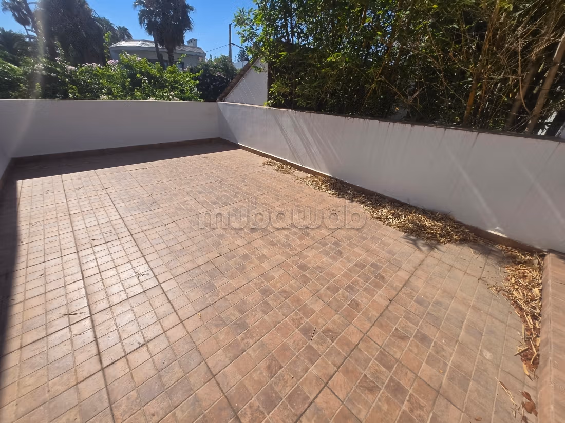 Luxury house for rent in Ain Diab. 3 comfortable bedrooms. All comforts with swimming pool and fireplace