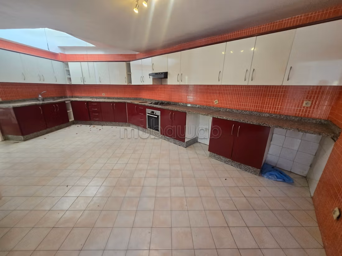 Luxury house for rent in Ain Diab. 3 comfortable bedrooms. All comforts with swimming pool and fireplace