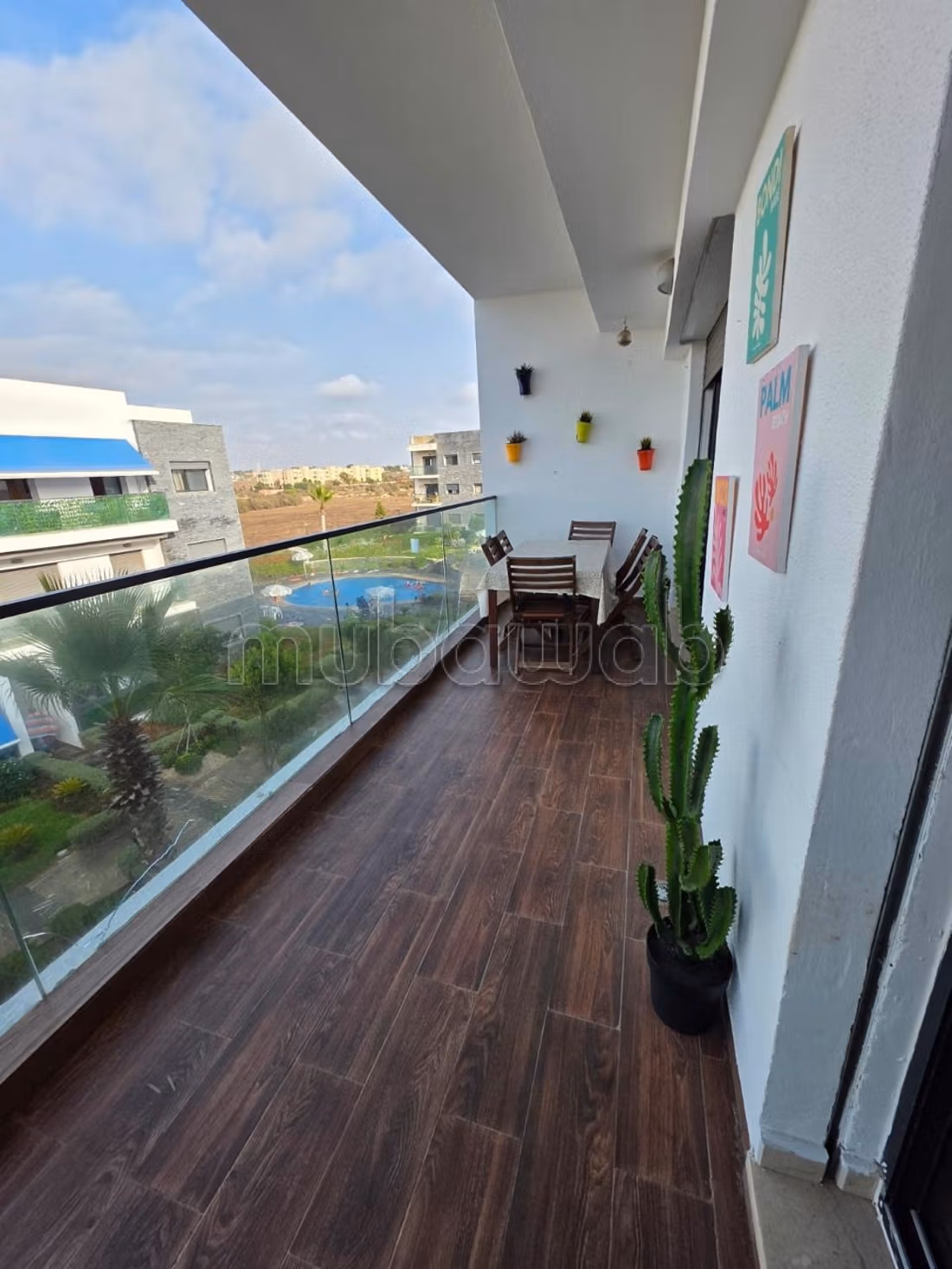 Location saisonnière à Dar Bouazza. 
Surface de 90 m². 
Vue imprenable sur la mer, double vitrage