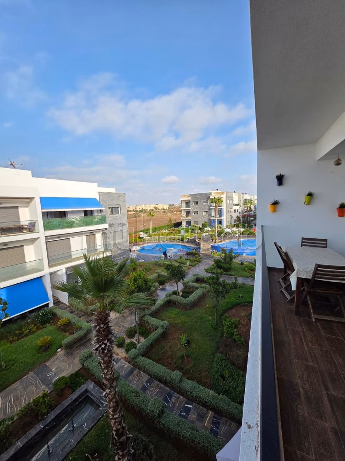 Location saisonnière à Dar Bouazza. 
Surface de 90 m². 
Vue imprenable sur la mer, double vitrage