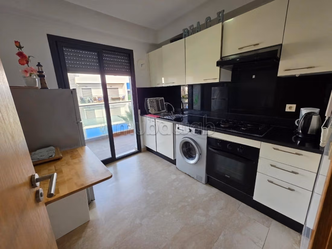 Location saisonnière à Dar Bouazza. 
Surface de 90 m². 
Vue imprenable sur la mer, double vitrage