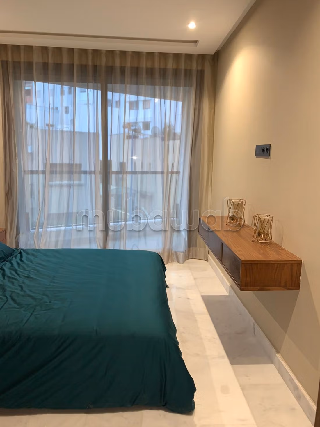 Bel monolocale arredato con gusto e terrazza