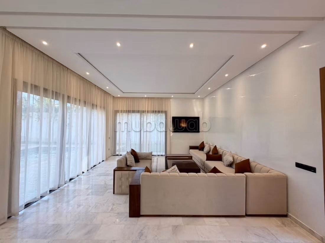 Eleganza & comfort: superba villa in vendita arredata con piscina e giardino