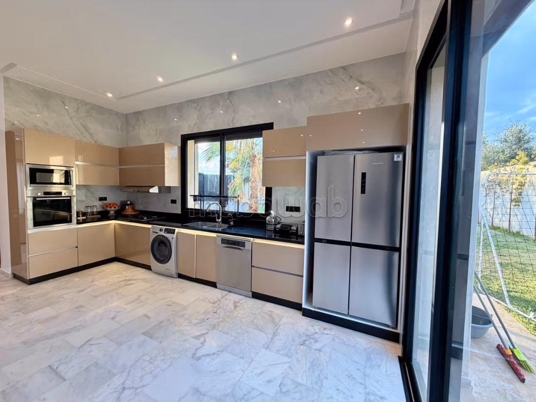 Eleganza & comfort: superba villa in vendita arredata con piscina e giardino