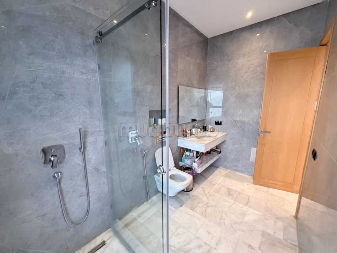 Eleganza & comfort: superba villa in vendita arredata con piscina e giardino