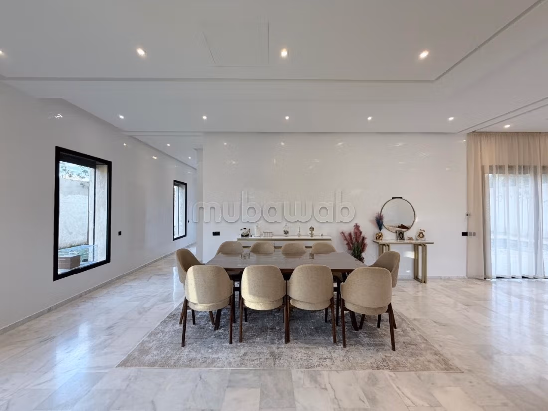 Eleganza & comfort: superba villa in vendita arredata con piscina e giardino