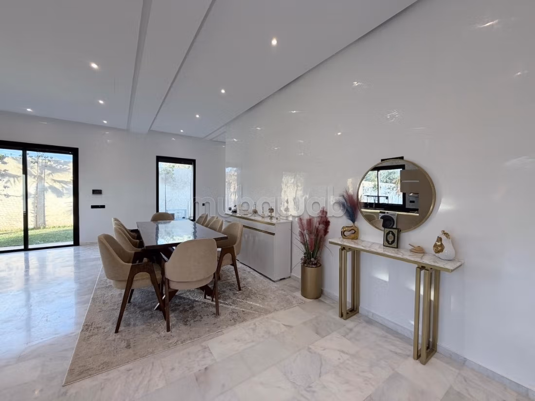 Eleganza & comfort: superba villa in vendita arredata con piscina e giardino