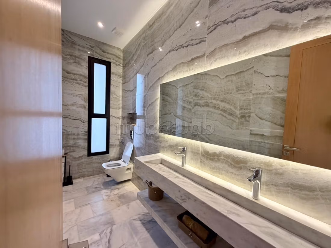Eleganza & comfort: superba villa in vendita arredata con piscina e giardino