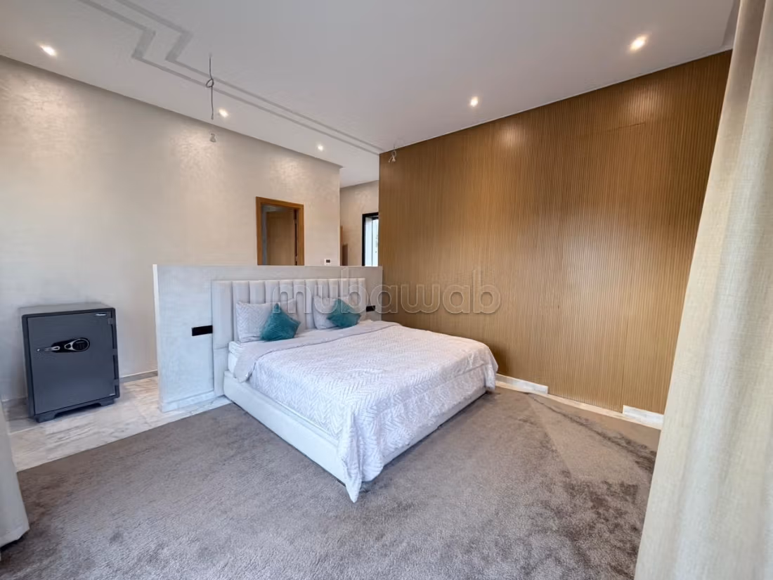 Eleganza & comfort: superba villa in vendita arredata con piscina e giardino