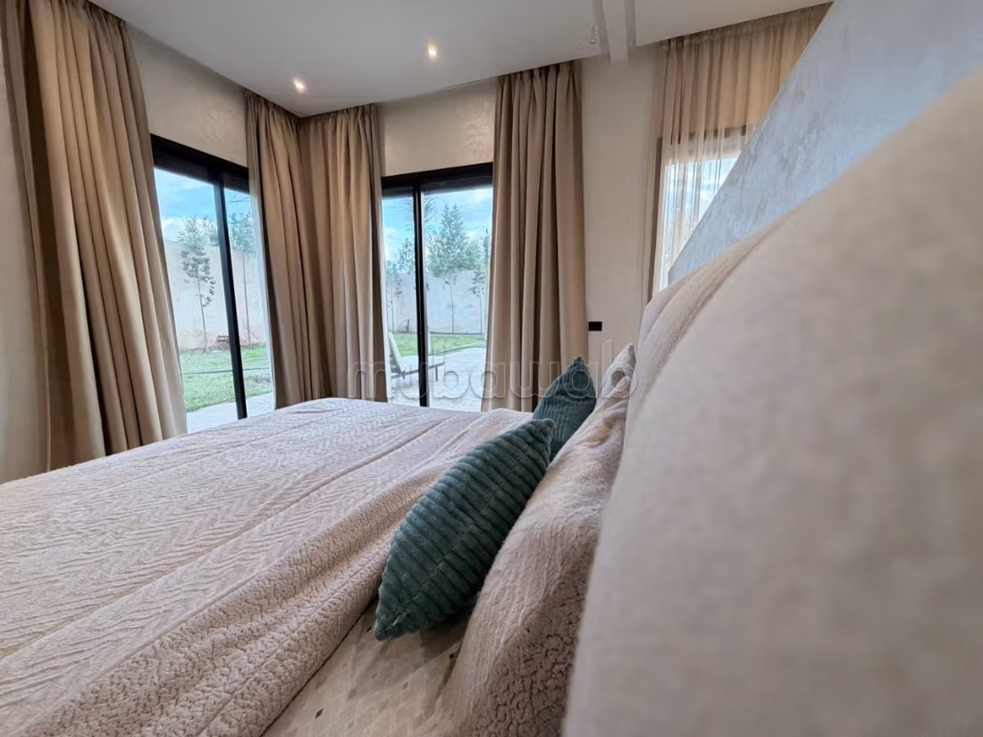 Eleganza & comfort: superba villa in vendita arredata con piscina e giardino