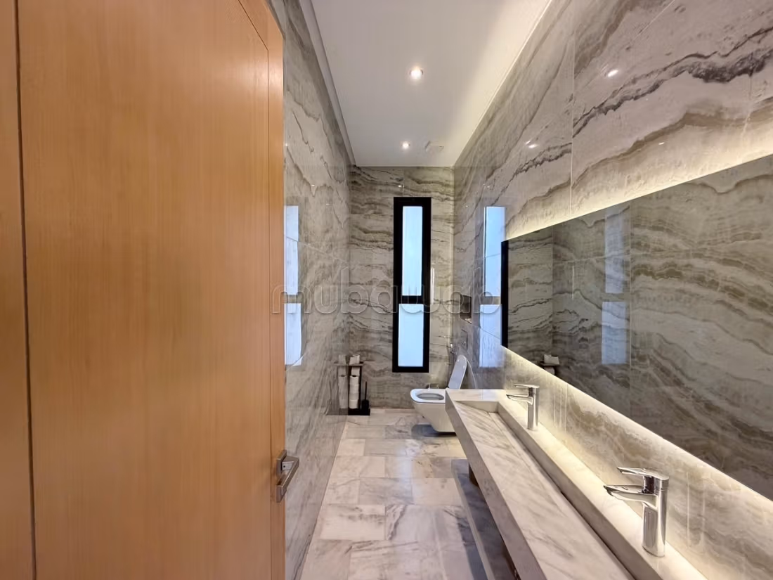 Eleganza & comfort: superba villa in vendita arredata con piscina e giardino