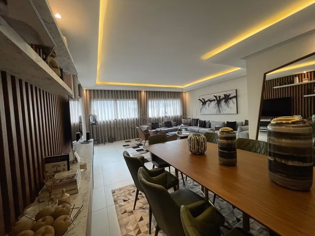 Bel appartement à vendre à Racine. 
5 pièces confortables. 
Meublé — 2