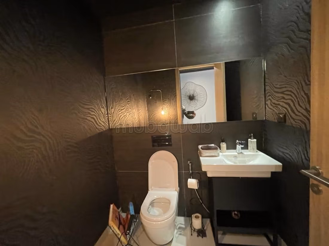 Bel appartement à vendre à Racine. 
5 pièces confortables. 
Meublé — 6