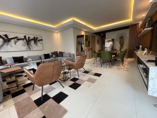 Bel appartement à vendre à Racine. 
5 pièces confortables. 
Meublé