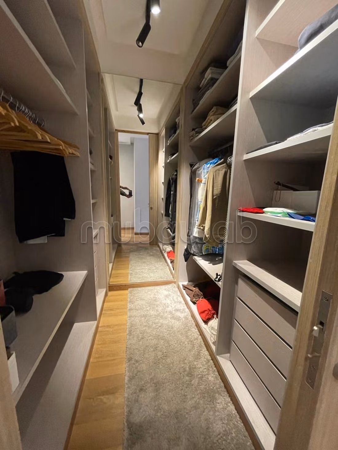 Louez cet appartement à Racine. 3 chambres agréables. Bien meublé — 5