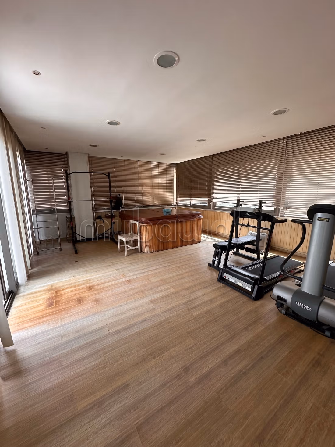 Luxe villa te koop in Oasis. Oppervlakte 668 m². Gerenoveerd