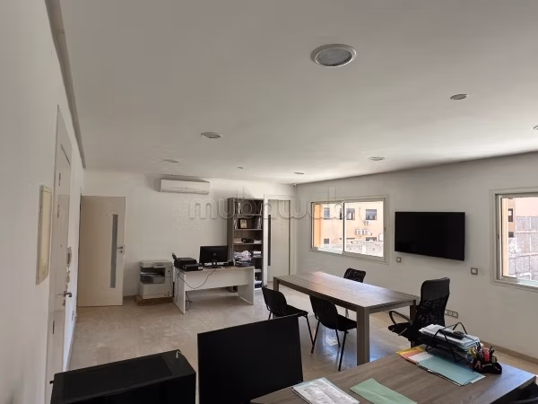 Bureaux à louer à Guéliz. Superficie de 48 m². Climatisation générale
