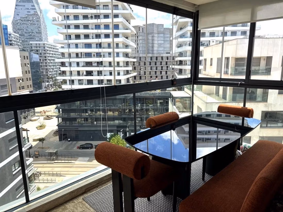 Appartement à louer à Casablanca Finance City. 4 grandes pièces. Meublé