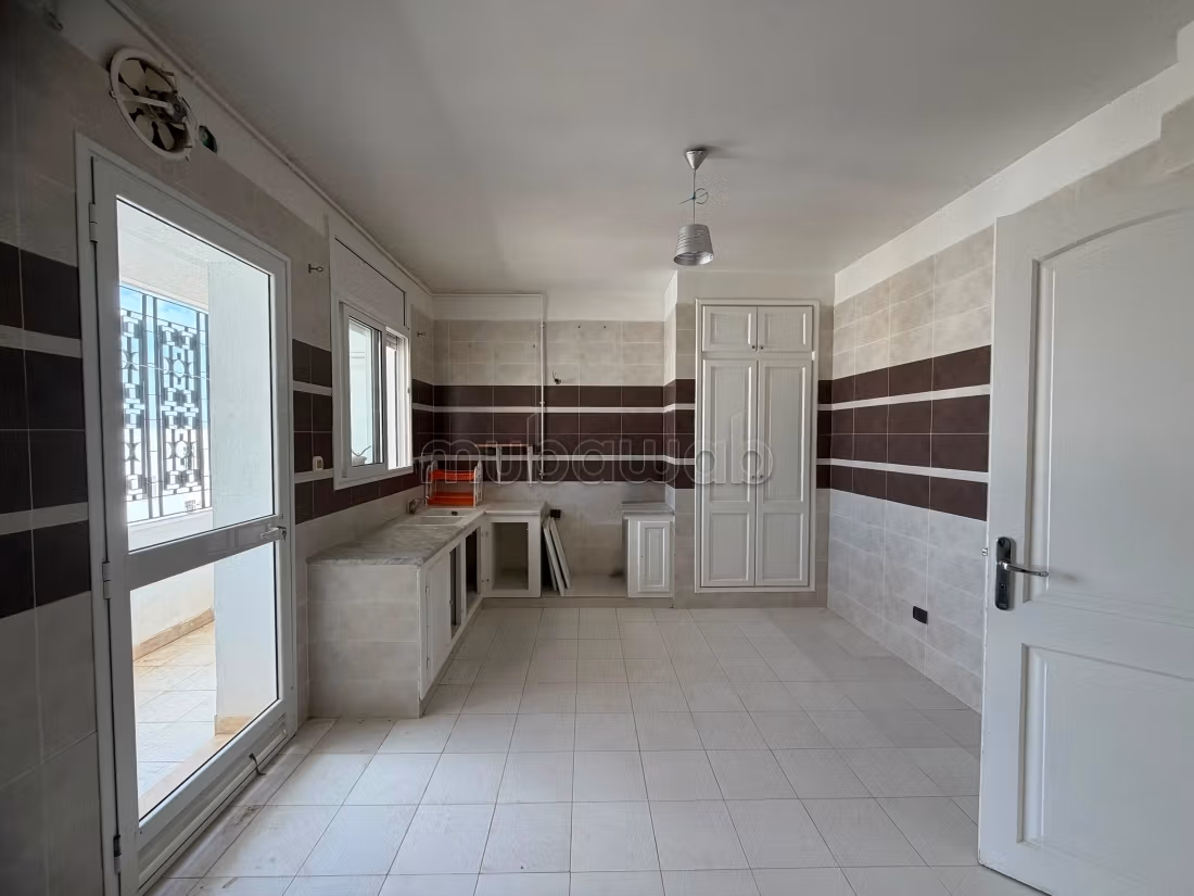 A vendre un appartement S4 à Jardin d'el Menzah 1