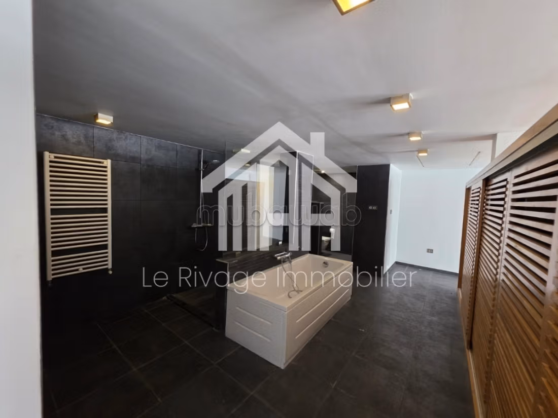 A LOUER une villa s4 à cité les pins