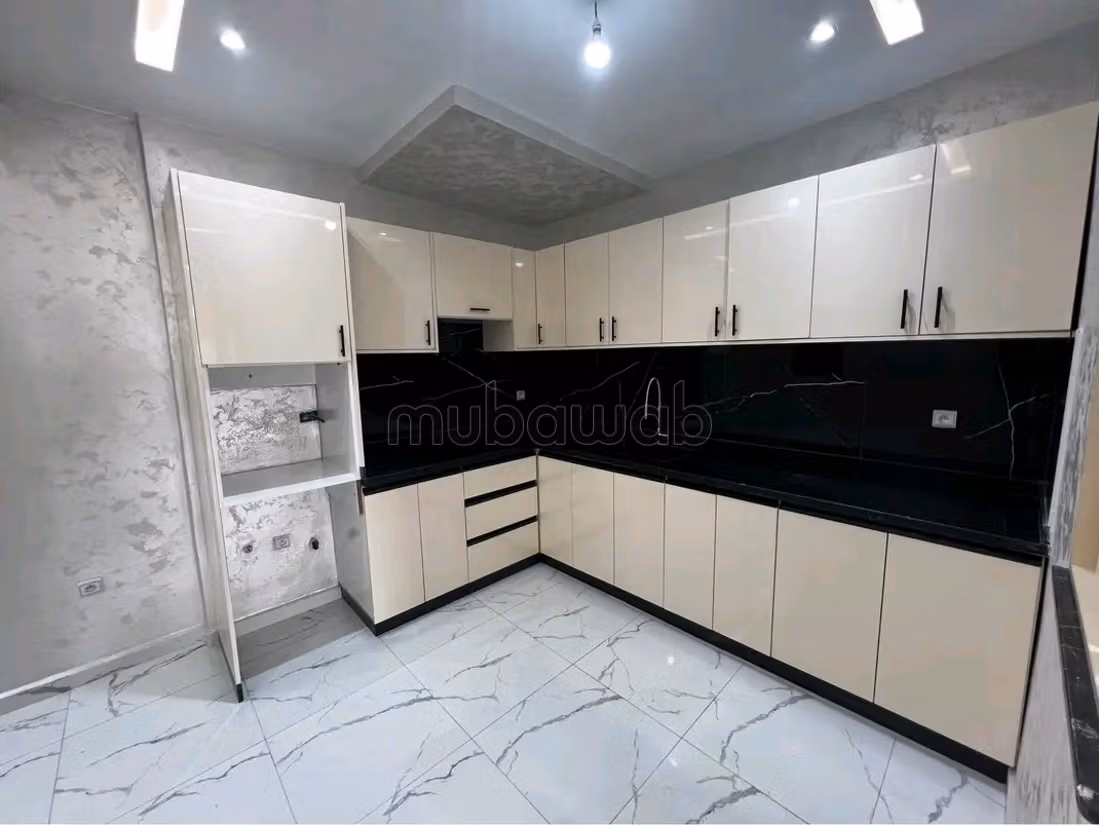 Appartement au rez-de-chaussée avec deux façades, 68 mètres