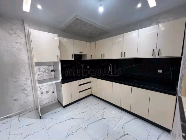 Begane grond appartement met twee gevels, 68 meter