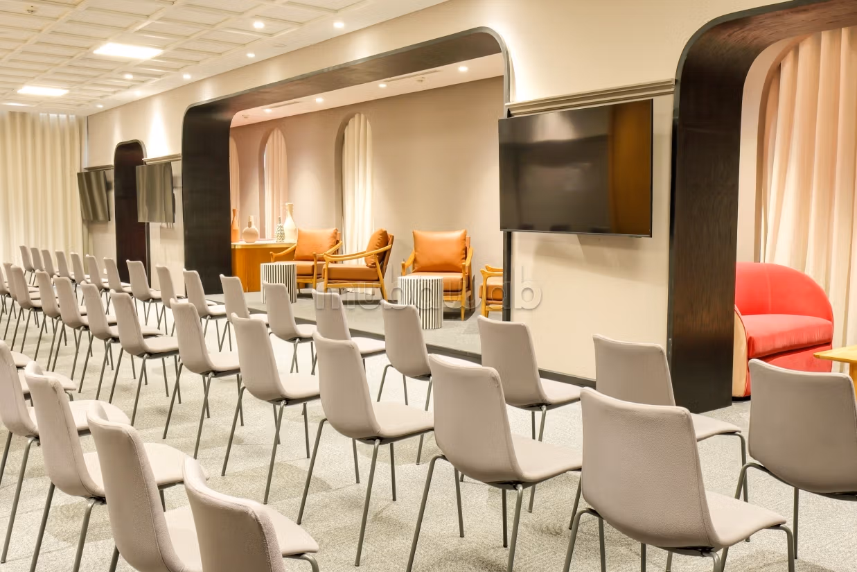 Bureau Prime Meublé De 600 M² En Location Sur CFC