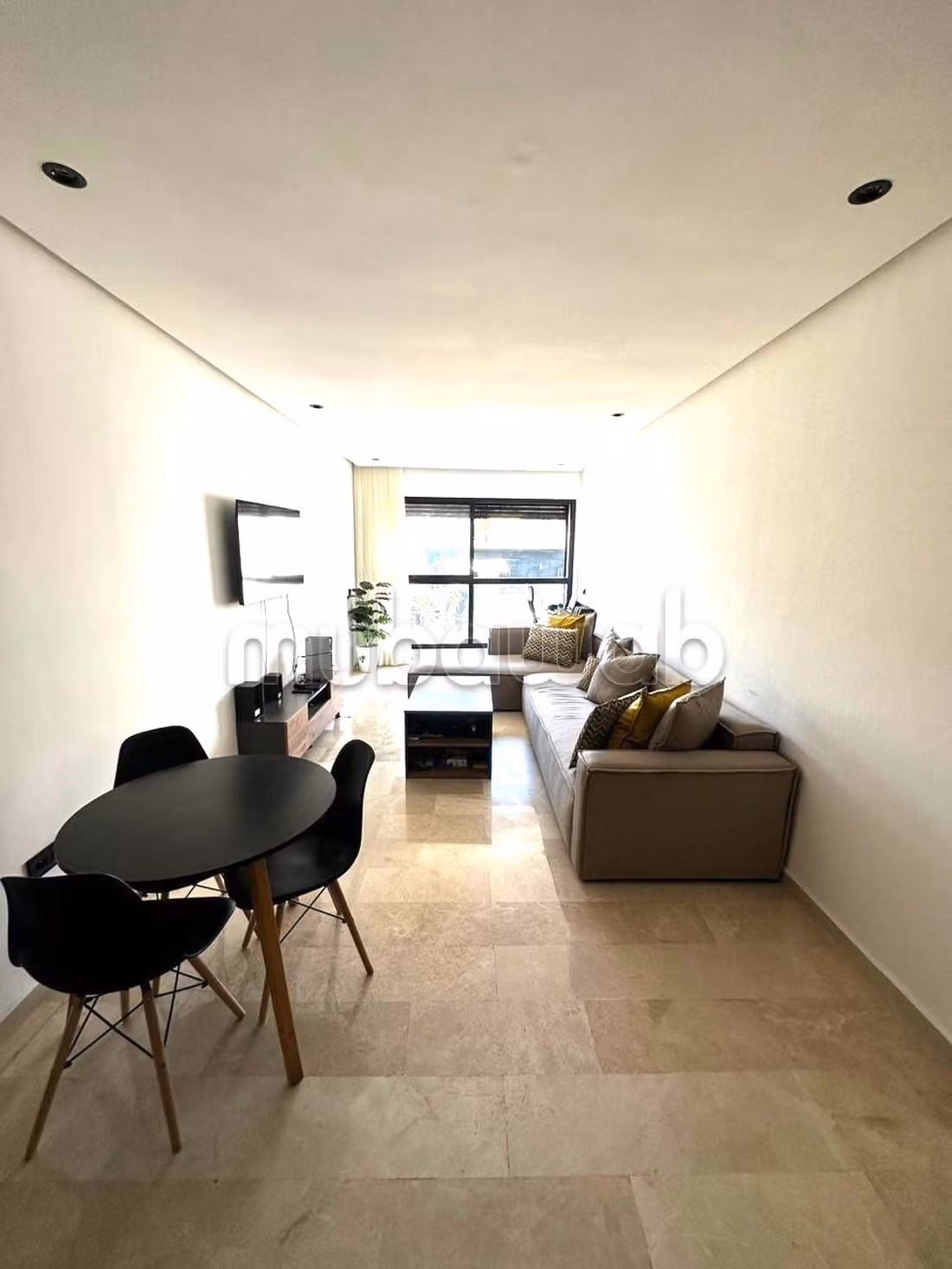 Ravissant studio meublé palmier — 2