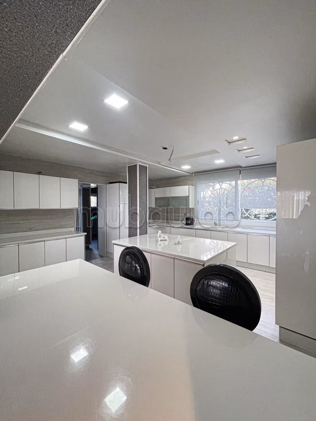 Villa 1500m Luxe Gemeubileerd in Achakar