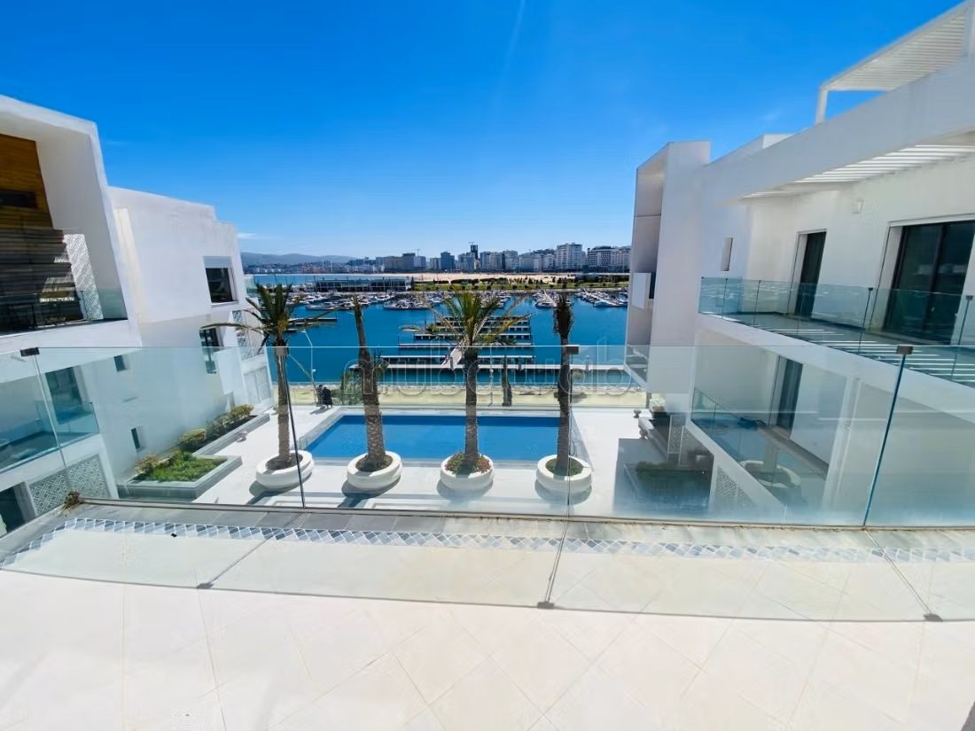 A LOUER: Appartement vide à La Marina avec vue imprenable sur mer — 2