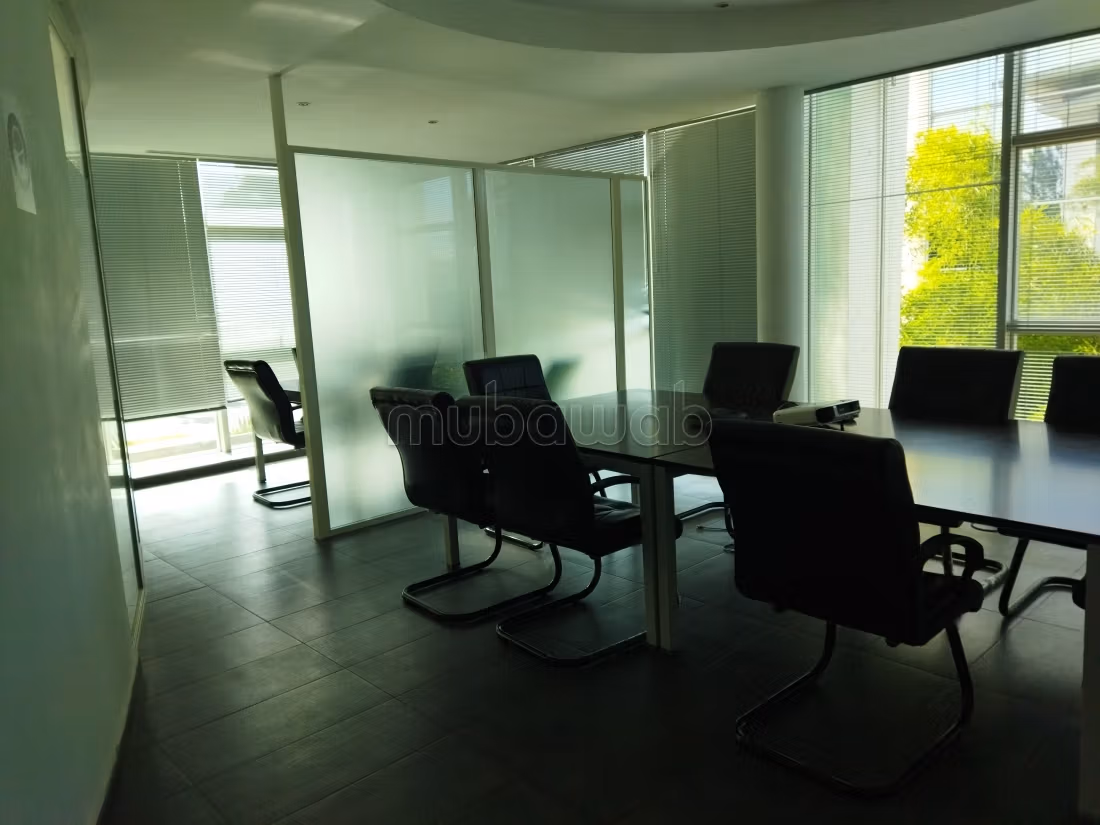 AV Med 6 Ufficio al primo piano in affitto