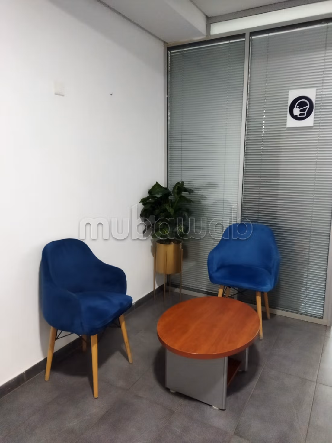 AV Med 6 Ufficio al primo piano in affitto