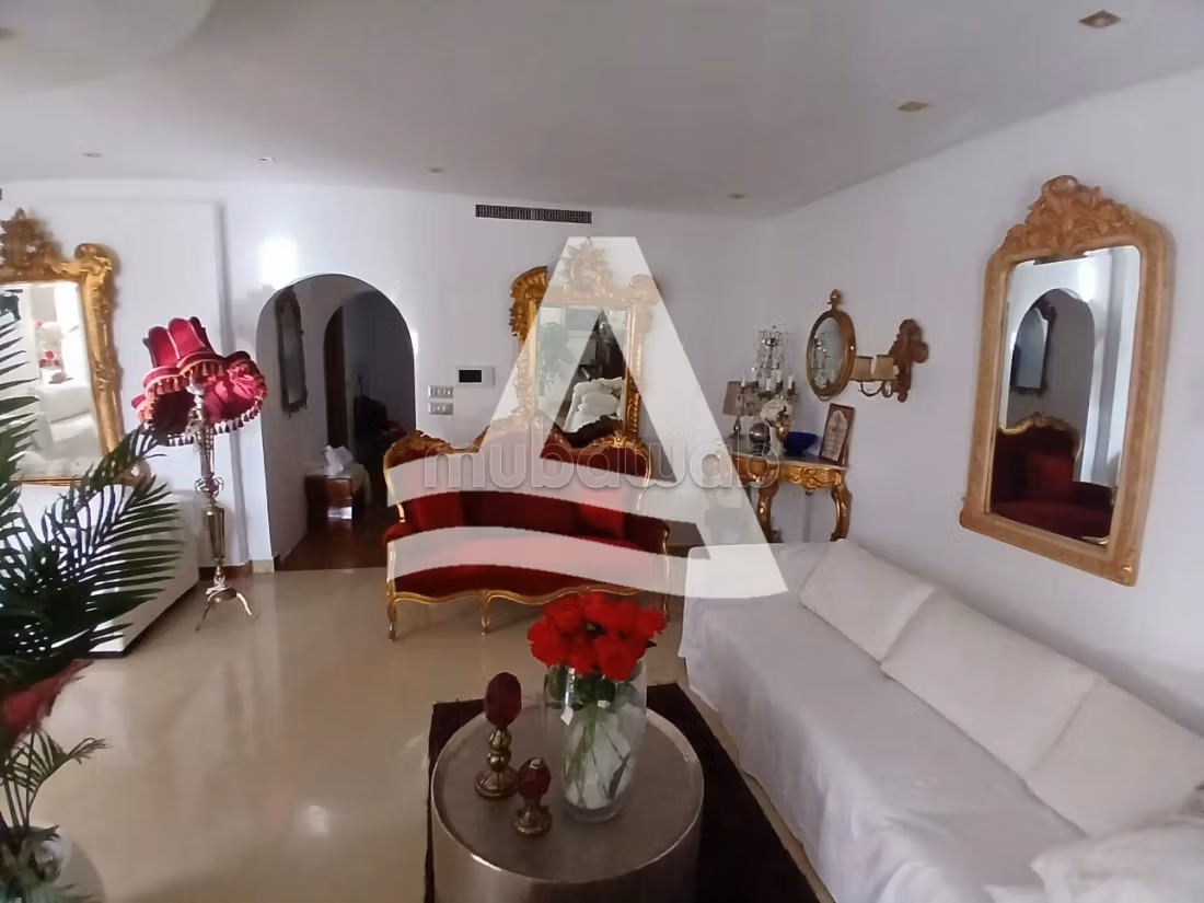 Triplex elegantemente arredato con piscina a Gammarth