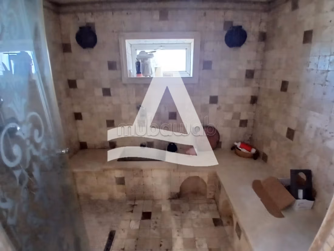 Triplex elegantemente arredato con piscina a Gammarth
