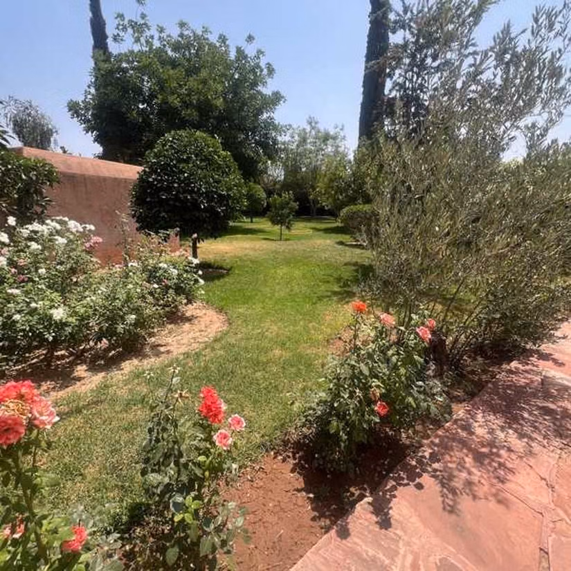 Villa à Vendre de 4522.0 m² à Marrakech, Route De L'Ourika Sidi Abdellah Ghiat
