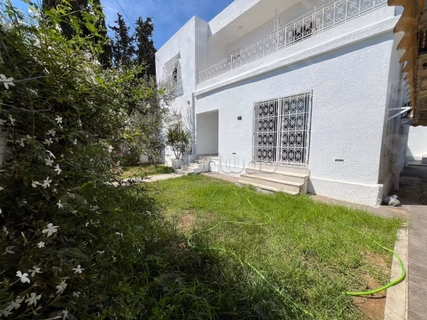 In affitto villa S3 al piano terra con giardino a Marsa Ennasim