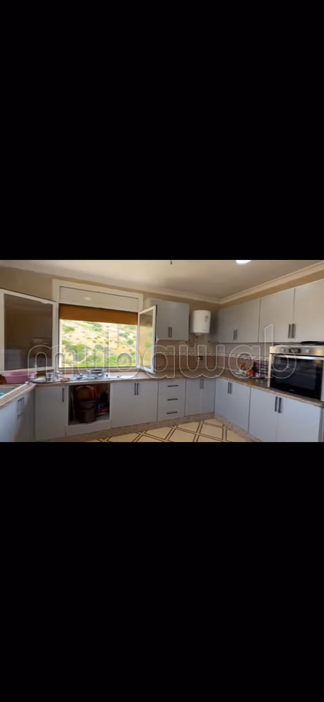 Casa in vendita a Tanger Ksar Sghir. 8 belle camere. Ben arredato