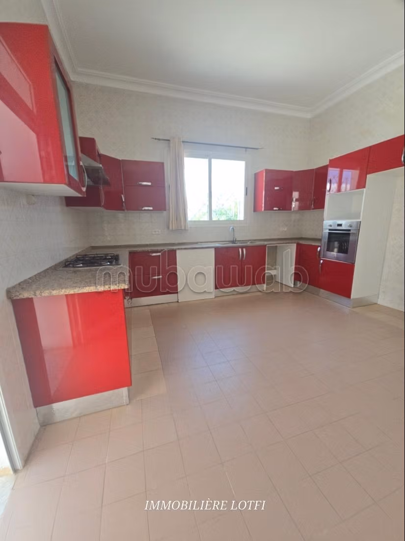 Superb villa for rent in Carthage. Surface area 305 m². Security door and central heating