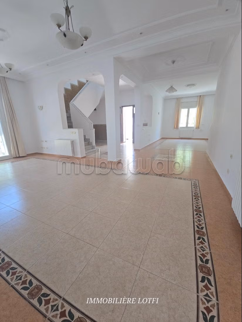 Superb villa for rent in Carthage. Surface area 305 m². Security door and central heating